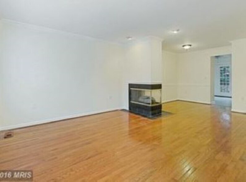 living and dining rooms - 4422 S Four Mile Run Dr