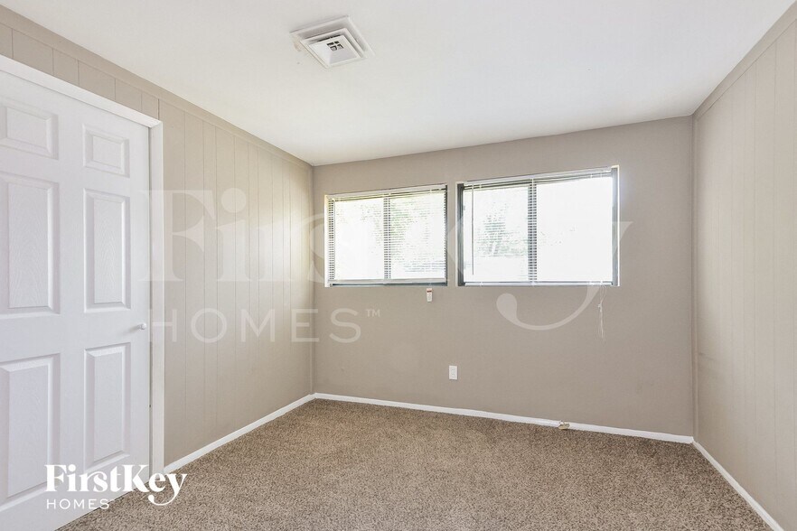 Building Photo - 2420 Cherry