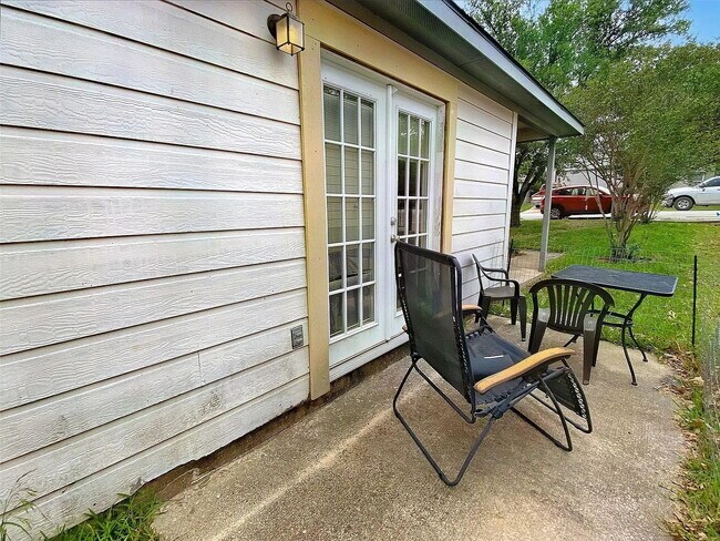 Building Photo - "Charming 3-Bedroom Home with Spacious Interior in San Marcos – Discover 1371 Sq Ft of Comfort!"