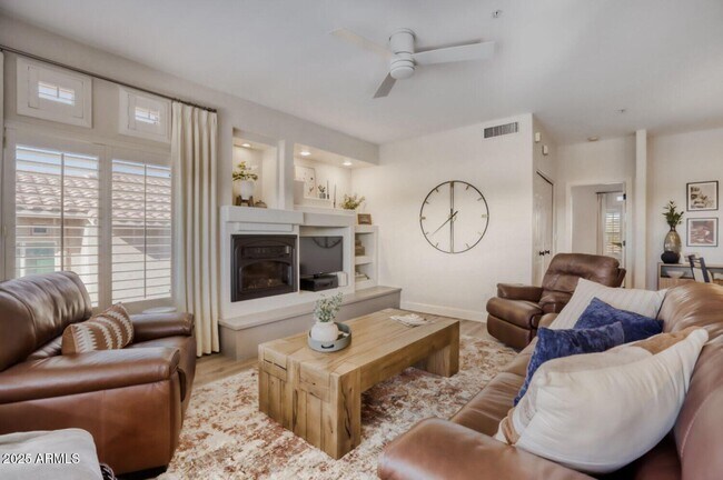 Building Photo - 8880 E Paraiso Dr