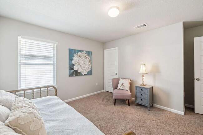 Building Photo - Beautiful home in a quiet neighborhood loc...