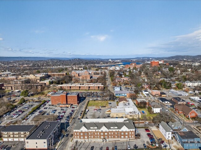 Building Photo - 823 McCallie Ave