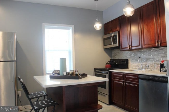 Building Photo - 5923 N Broad St