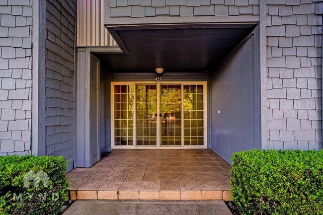 Building Photo - 425 Harriet Ln