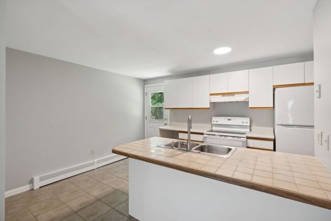 Building Photo - 14 Rose Terrace Cir