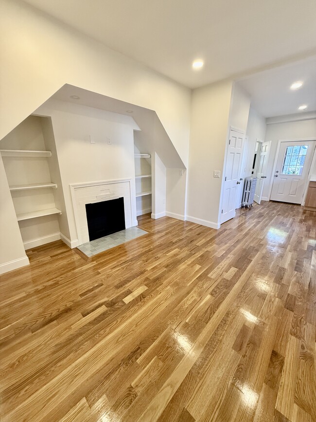 Building Photo - 124 Chestnut St