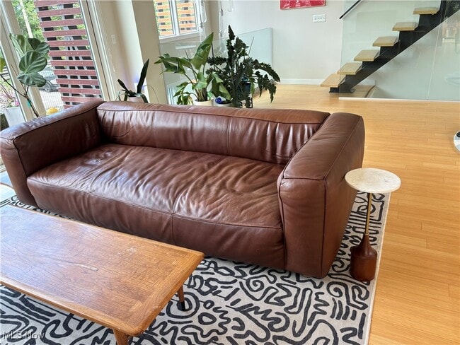 Building Photo - 1901 E 119th St