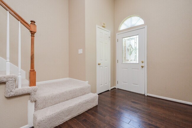 Building Photo - 10 Ridgecross Pl