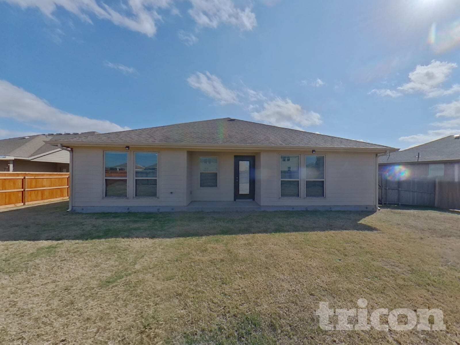 Building Photo - 605 W Grove Cir