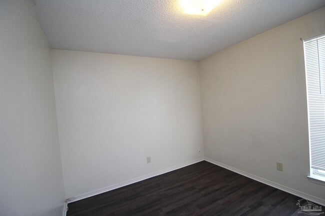 Building Photo - 420 Oak Knoll Ln