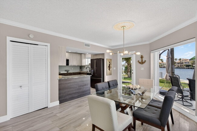 Building Photo - 999 N Riverside Dr