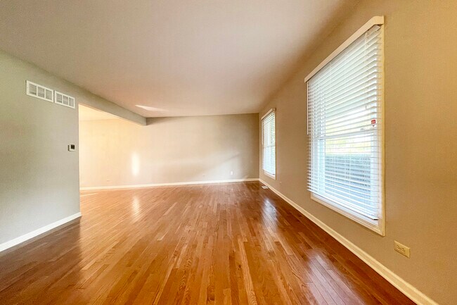 Building Photo - 1329 Stonegate Rd