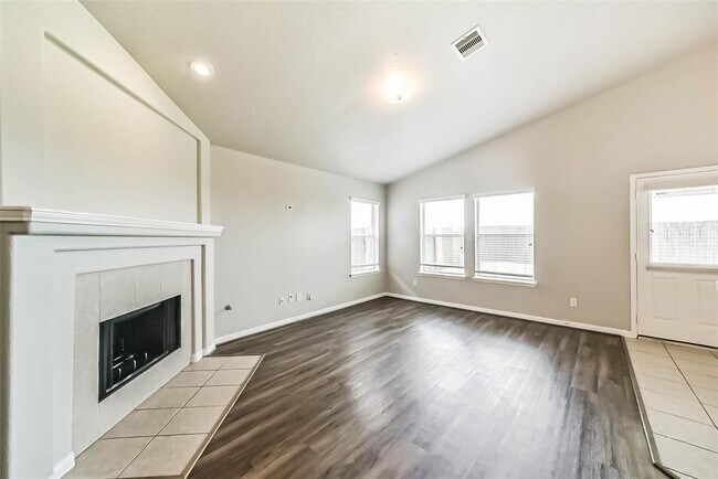 Building Photo - 9911 Driftwood Park Dr