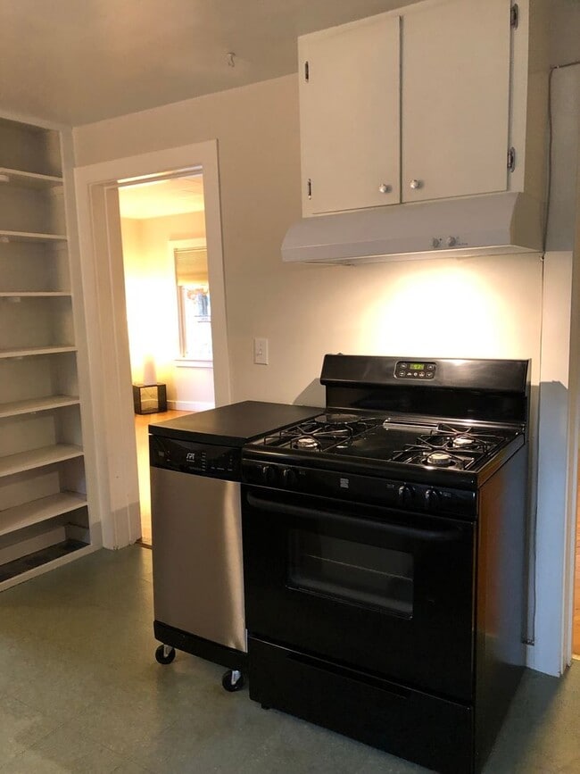 Building Photo - Adorable Two-bedroom Ballard Cottage