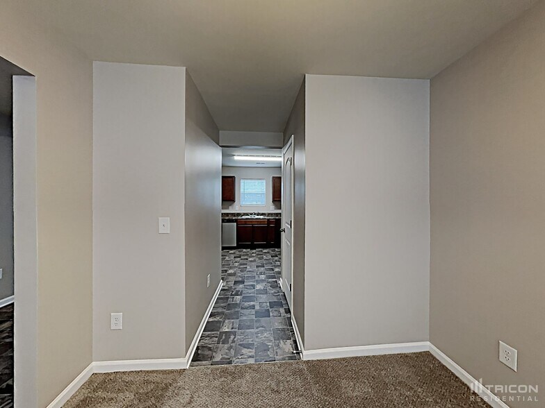 Building Photo - 117 Vermillian Dr