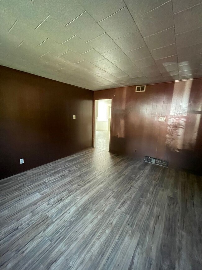 Building Photo - 2435 S 9th St