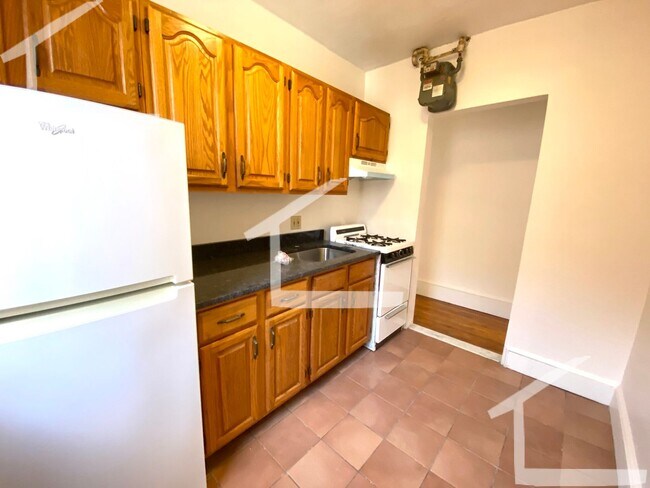 Building Photo - Check out this 1 bed 1 bath in Allston