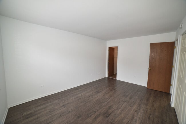 Building Photo - 437 N Cambridge Dr