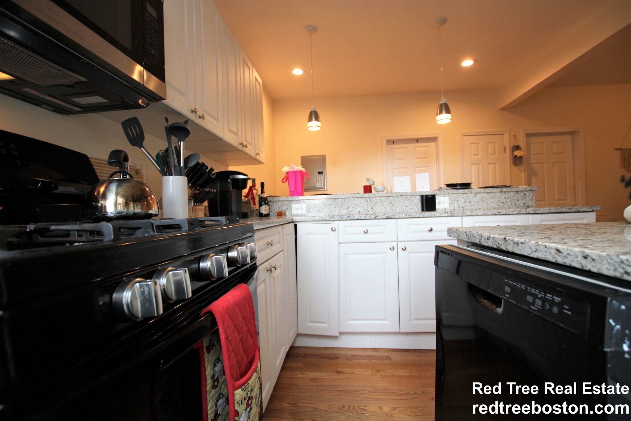 Building Photo - 1868 Commonwealth Ave