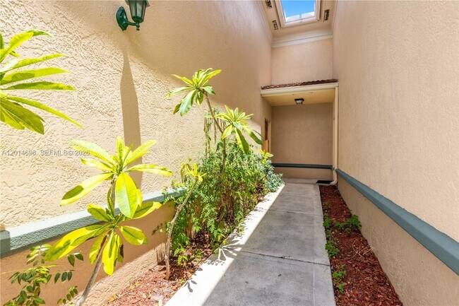 Building Photo - 2486 Centergate Dr