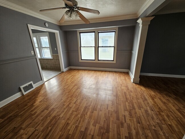 Building Photo - 10014 Sladden Ave