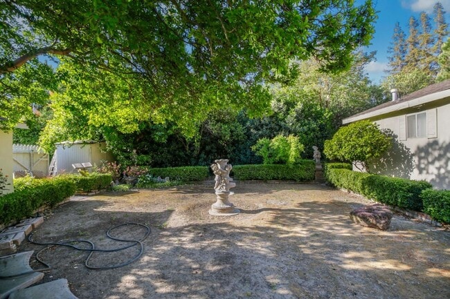 Building Photo - Pendegast House-ADU