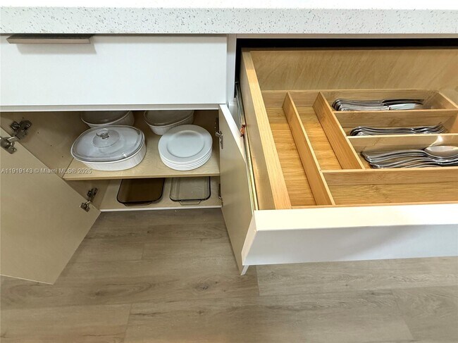 Building Photo - 6250 SW 58th Pl