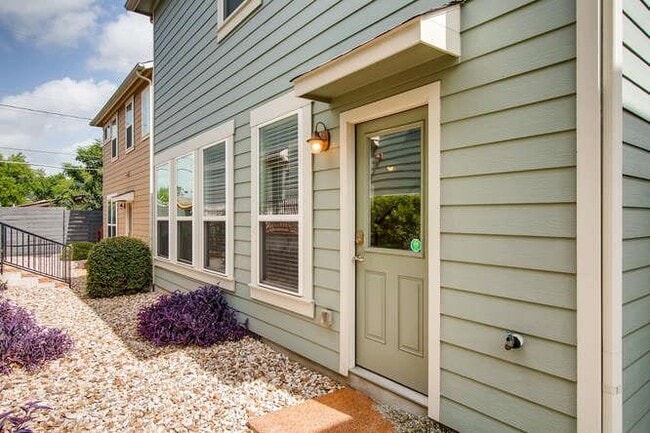 Building Photo - 1813 Carlson Dr