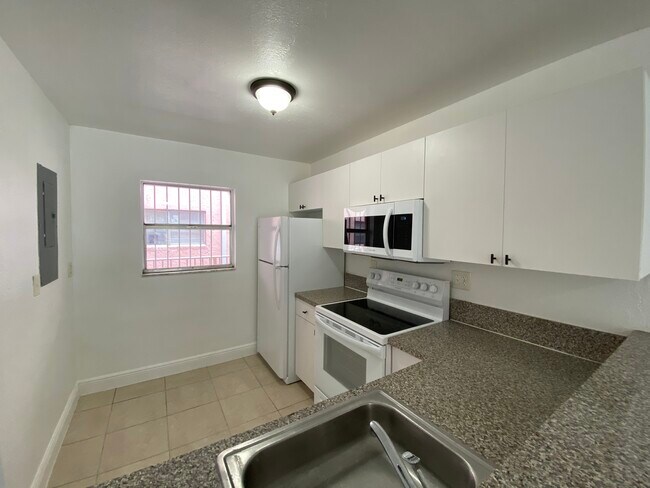 Building Photo - 19851 SW 114th Ave