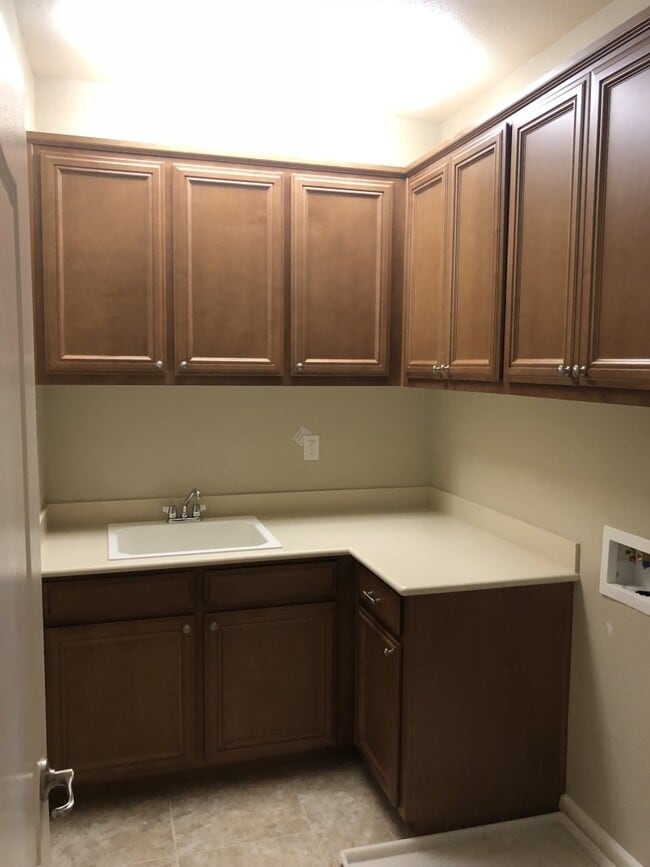 Building Photo - 5 bedroom Whitney Ranch Beauty! Walking di...