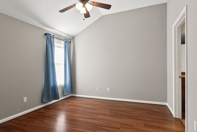 Building Photo - Cozy 3 Bed 2 Bath Home Available Now thru July 2026!