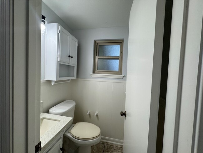 Building Photo - 122 Camellia St
