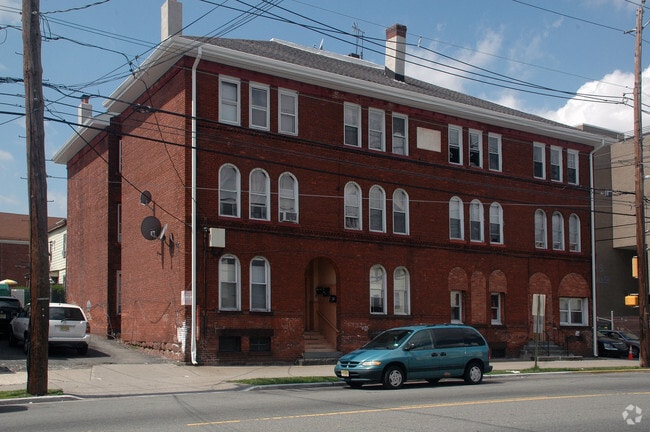 Primary Photo - 354-356 Getty Ave