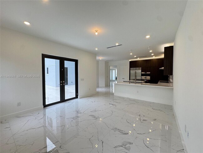 Building Photo - 19749 NE 16th Pl