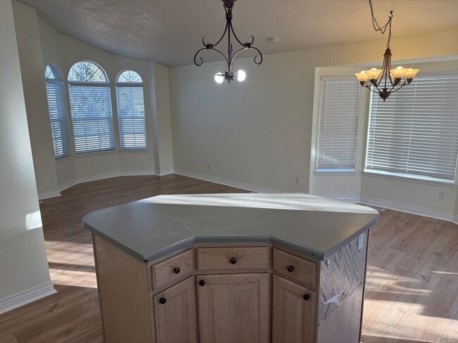 Building Photo - 5 Bedroom Home in Herriman; 2700 sq ft; Open Floor Plan