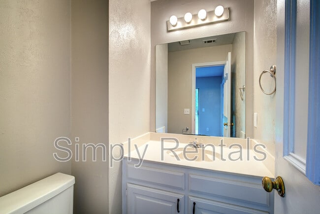 Building Photo - 2003 Hackberry Cir