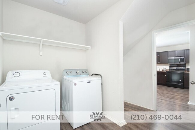 Building Photo - 2019 4-Bedroom Home | 2,106 Sq Ft | Fenced Yard | 2-Car Garage | Pet Friendly | Near Lackland & 1604