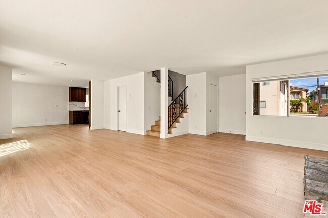 Building Photo - 2214 Dufour Ave