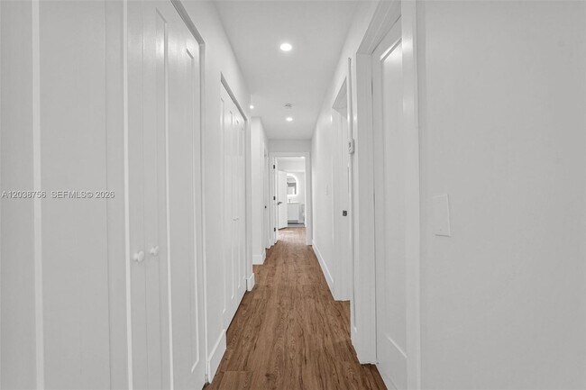 Building Photo - 8201 SW 42nd St