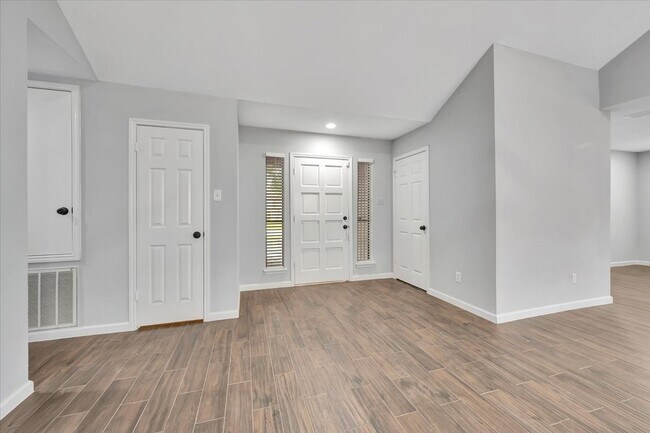 Building Photo - 1807 Palo Duro St