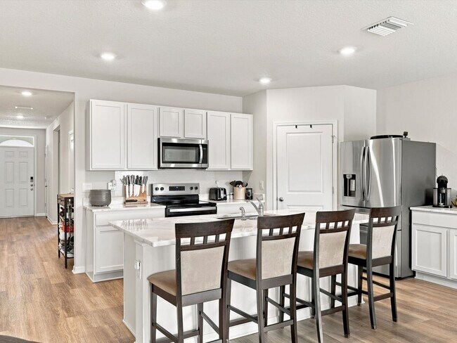 Building Photo - Unfurnished Annual Rental