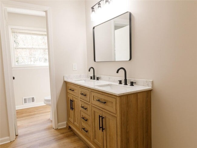 Building Photo - 95 Simpson Dr NE