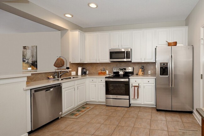 Building Photo - 174 N Valley Oaks Cir