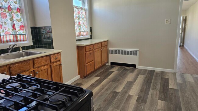 Building Photo - 667 Broadway