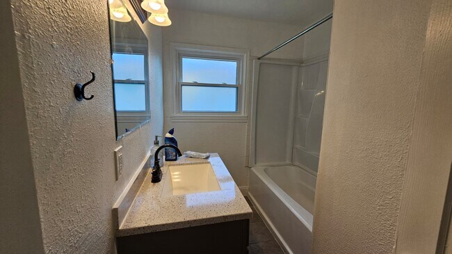 Building Photo - 4405 Alice St