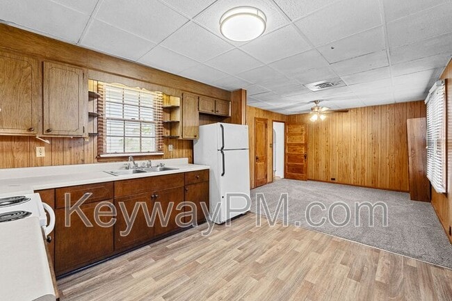 Building Photo - 1870 Kissingbower Rd