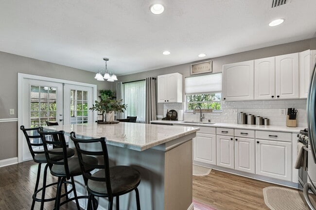 Building Photo - Elevated 3-Bed, 2-Bath, Corner-Lot Gem in the Heart of Palmetto