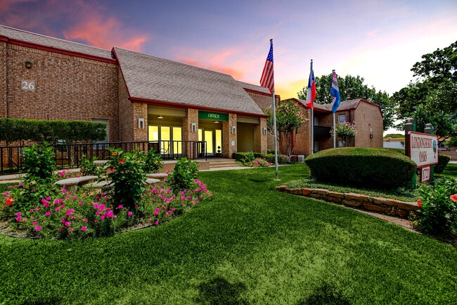 Primary Photo - Londonderry Oaks