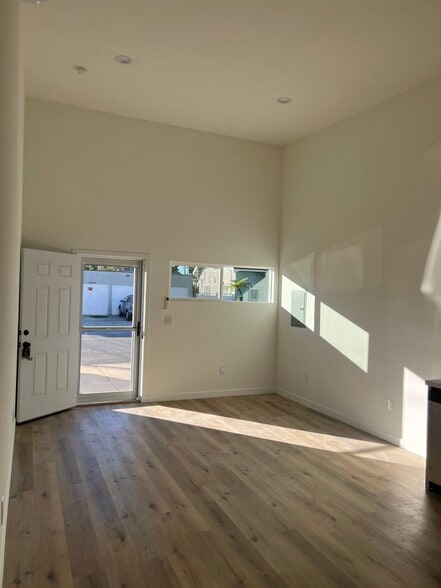 Building Photo - 304 S Inglewood Ave