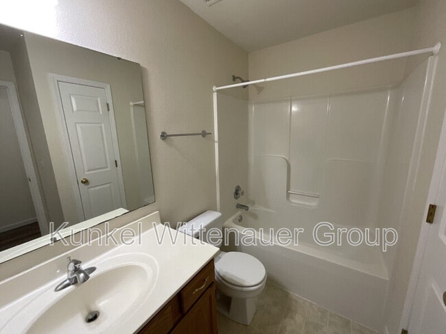 Building Photo - 1545 Fairoaks Dr
